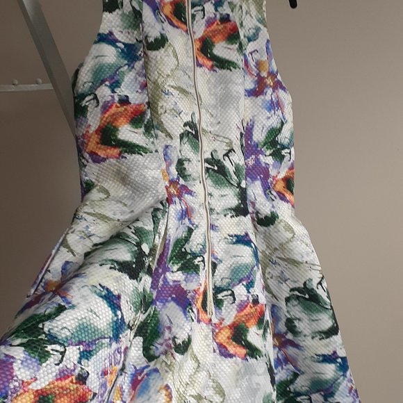 Floral pleated dress - Picture 4 of 12
